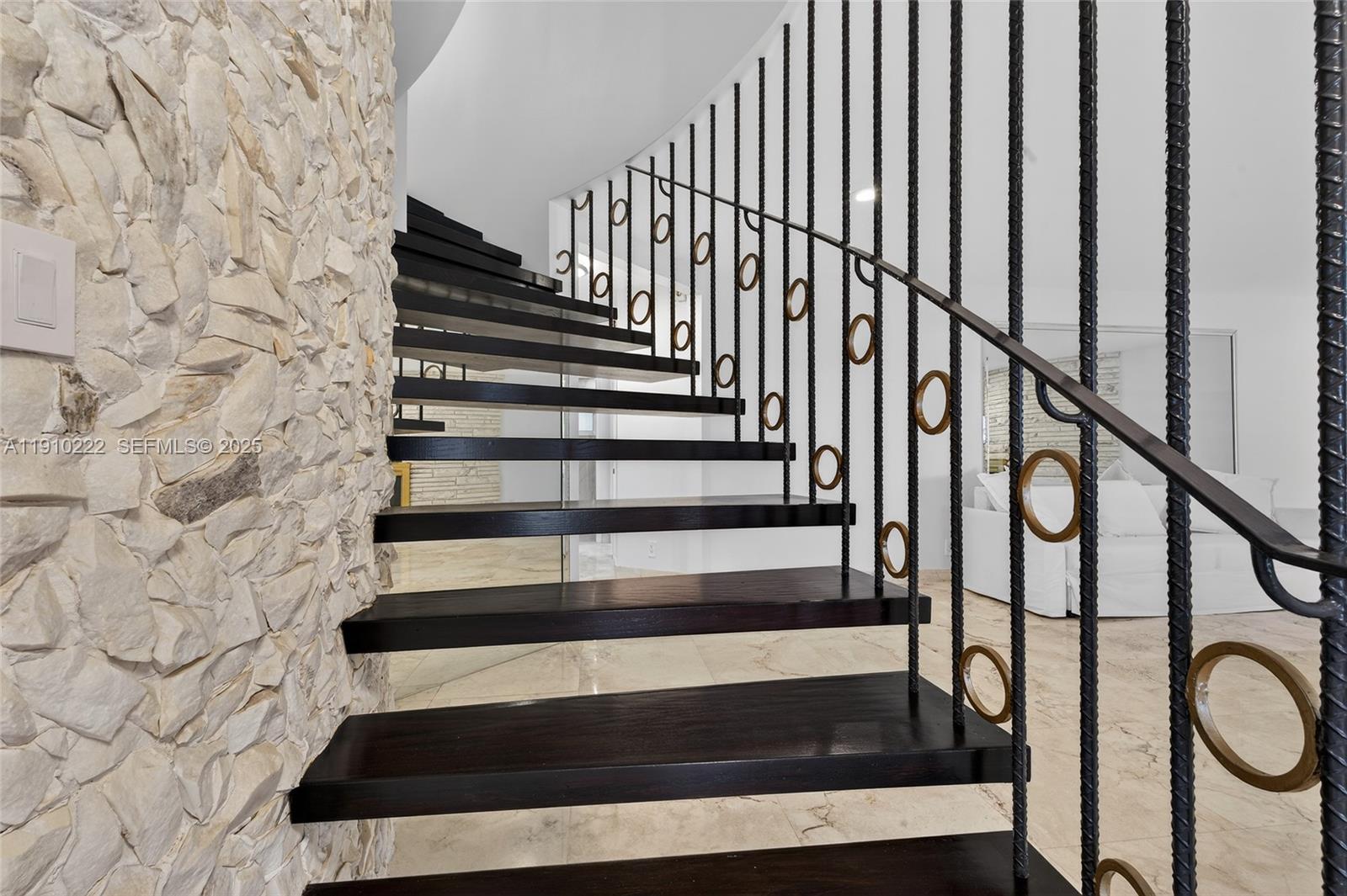 HILLSBORO SHORES SEC - Residential