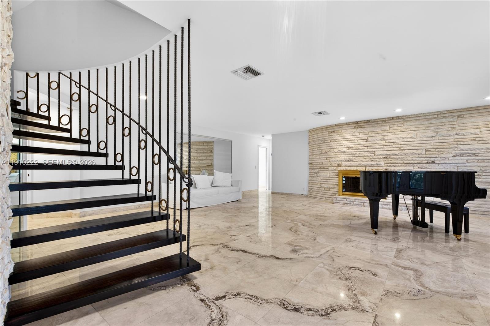 HILLSBORO SHORES SEC - Residential