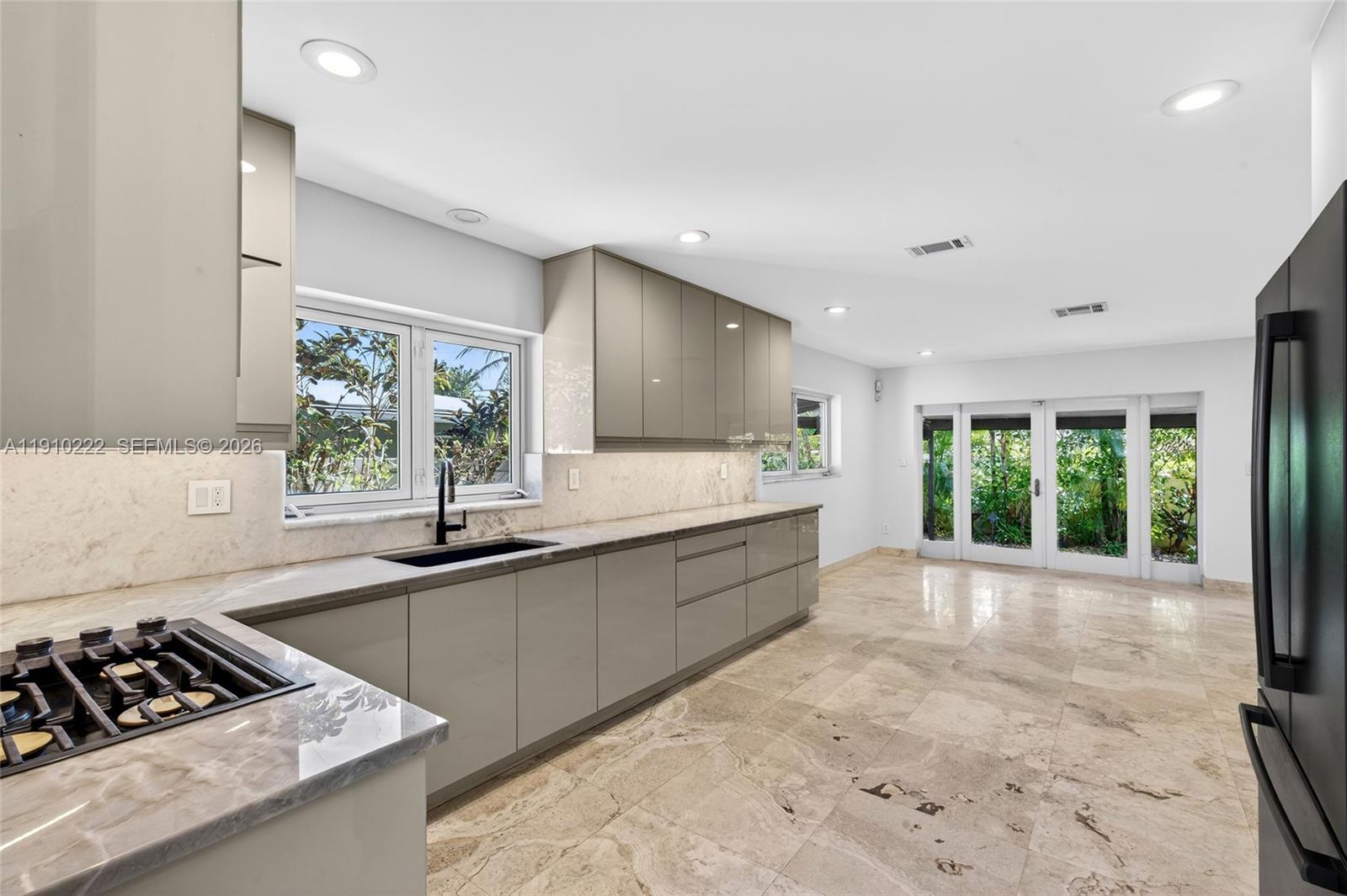 HILLSBORO SHORES SEC - Residential