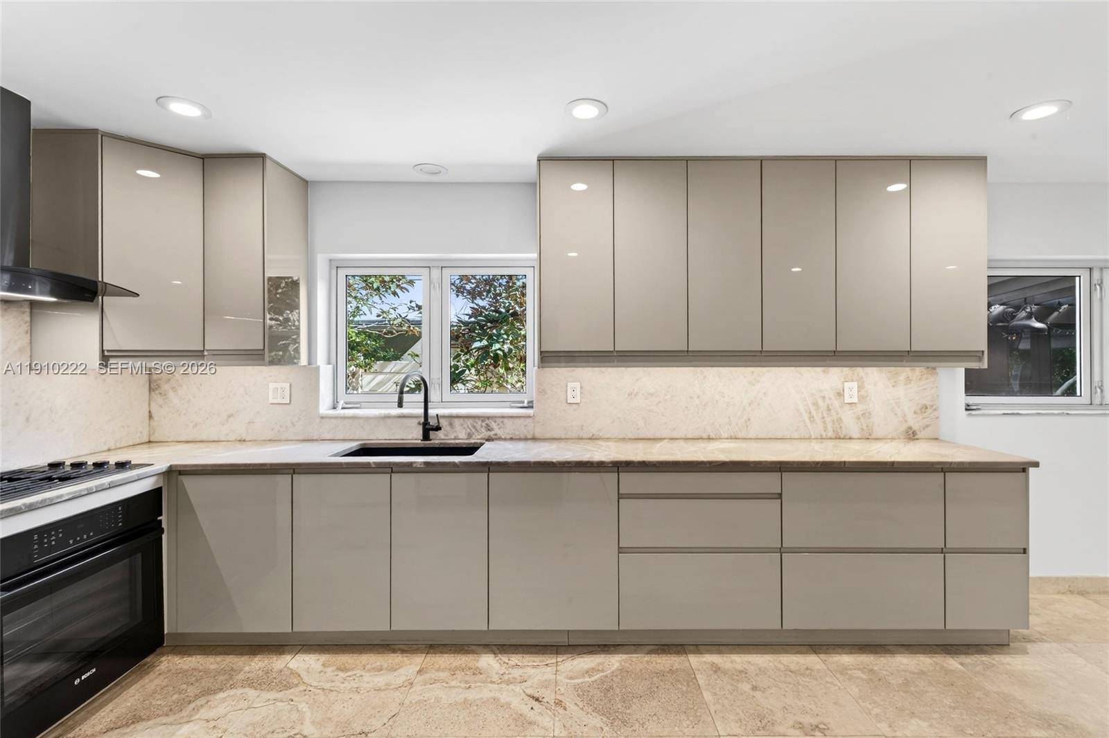 HILLSBORO SHORES SEC - Residential