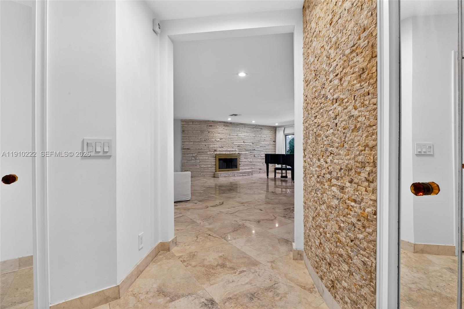 HILLSBORO SHORES SEC - Residential