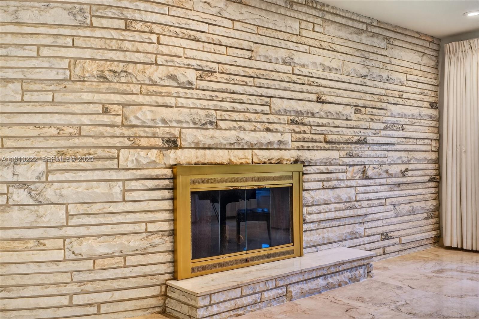 HILLSBORO SHORES SEC - Residential