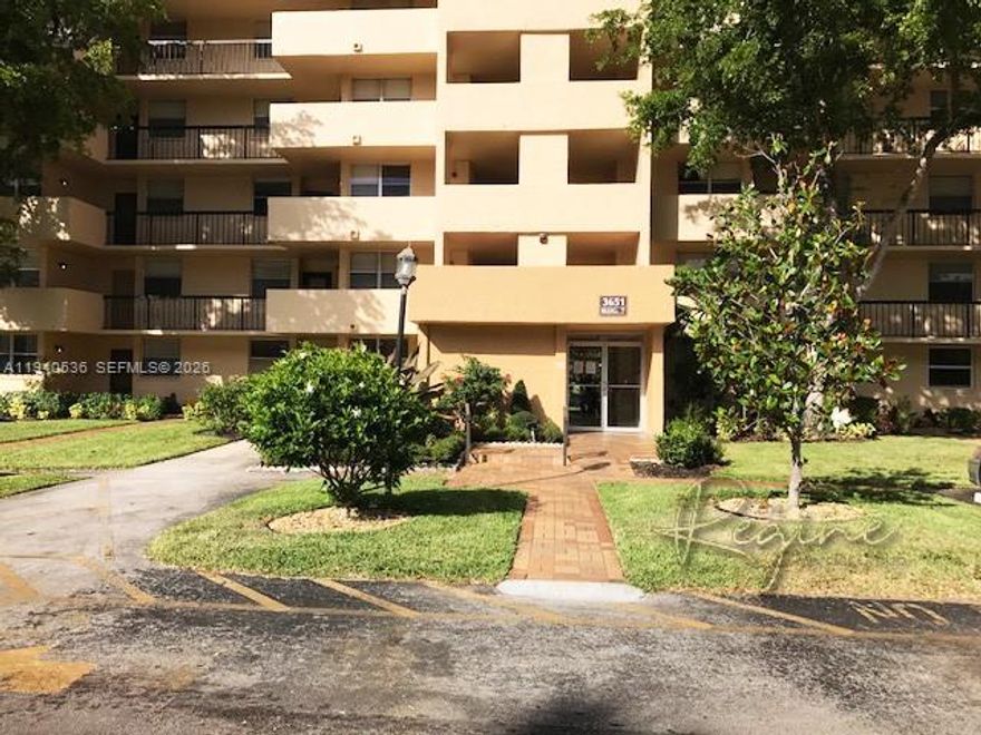 3BED/2BA - UNIT WITH LARGE BALCONY WITH VIEW OF TENNIS COURT - STACKED BEDROOM PLAN - SPACIOUS LIVING/DINING AREA, EAT-IN KITCHEN - LAUNDRY FACILITY ON SAME FLOOR - 24 HOUR GUARD GATED COMMUNITY - ASSOCIATION IS 55+ AND REQUIRES $55K VERIFIABLE INCOME - 700 MINIMUM CREDIT SCORE -ASSIGNED PARKING & STORAGE - 24/7 GUARD GATED COMMUNITY - 10% DOWN WITH OFFER + 6 MTHS MAINTENANCE IN ESCROW (REFUNDED 18 MONTHS AFTER PURCHASE) - RENTALS ALLOWED AFTER 1 YEAR -MAINTENANCE INCLUDES: WATER, SEWER, BASIC CABLE, WI-FI, PEST CONTROL & ACCESS TO ENVIRON CULTURAL CENTER OFFERING MULTIPLE AMENITIES. NO PETS ALLOWED. ==SEE BROKER'S REMARKS==