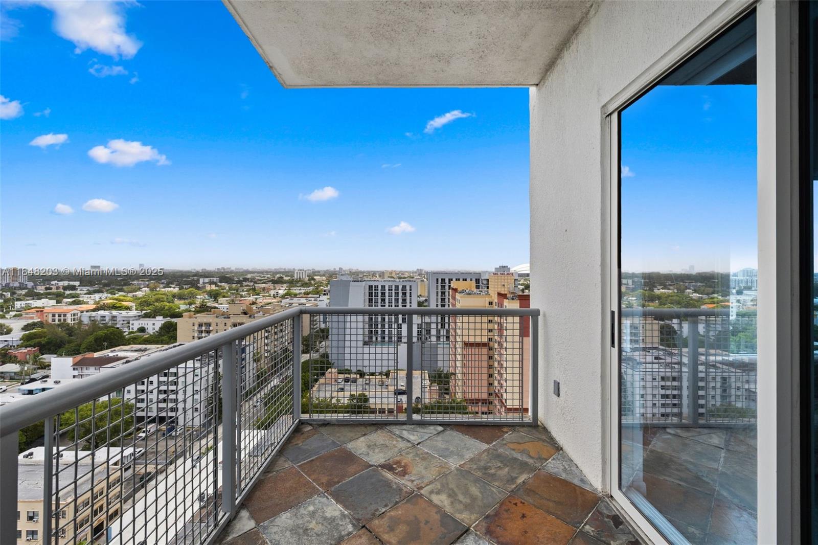 NEO CONDO - Residential