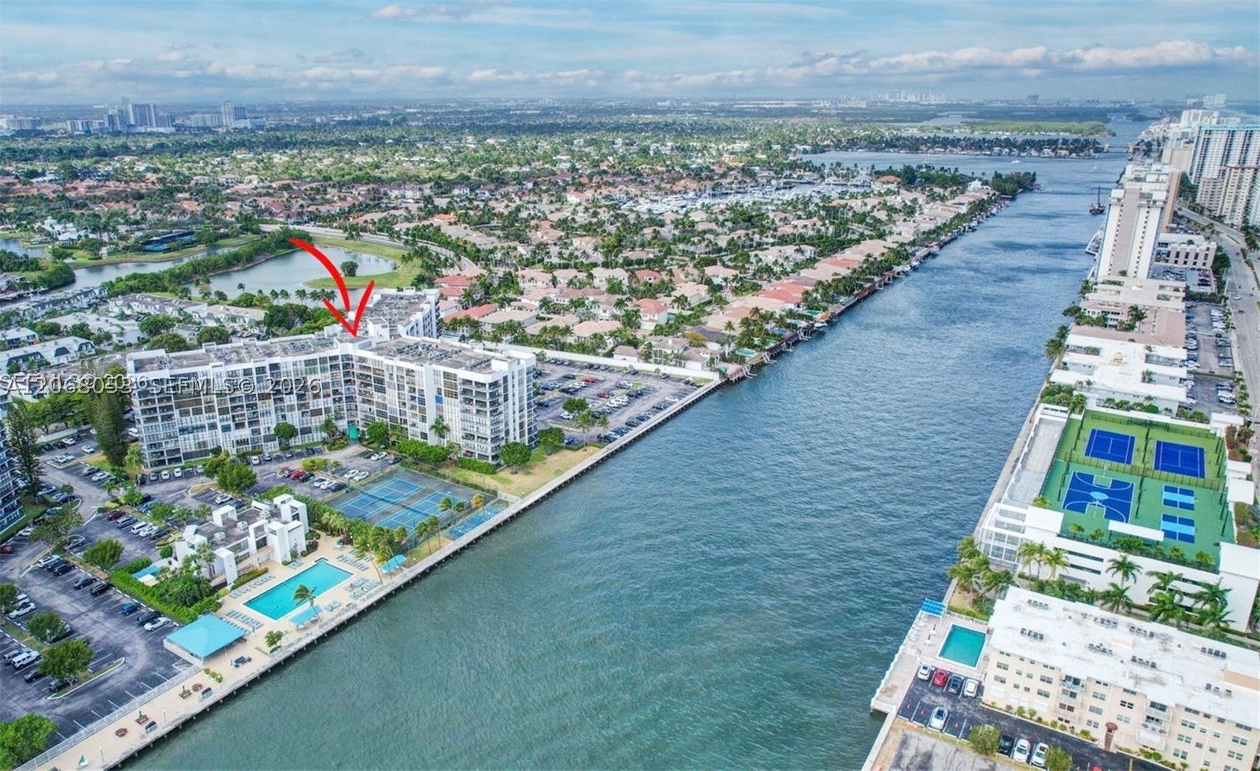 1000 Parkview Dr 825