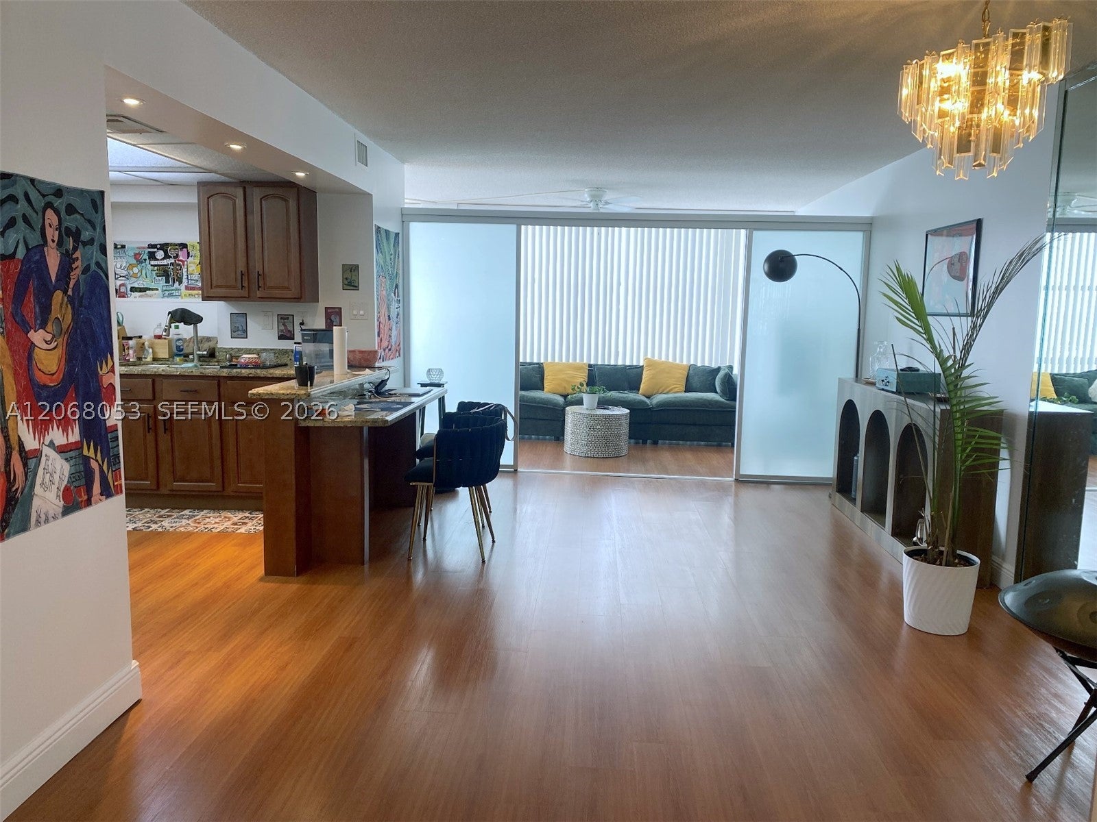 1000 Parkview Dr 825