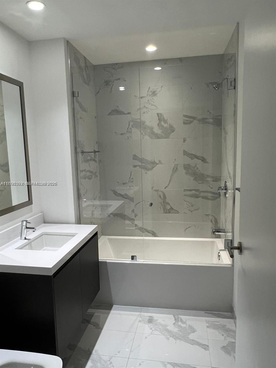 PARAMOUNT MIAMI WORLDCENT - Residential