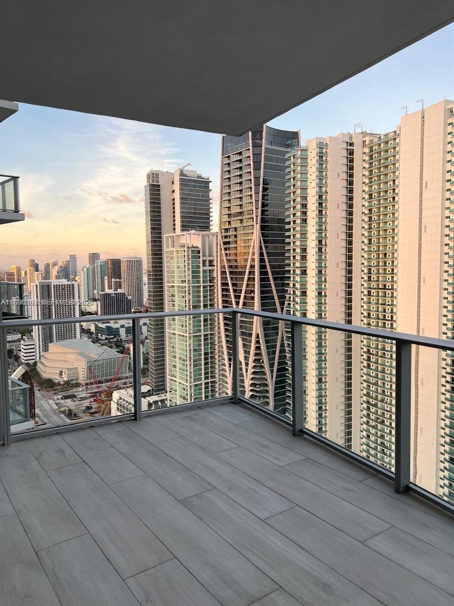 PARAMOUNT MIAMI WORLDCENT - Residential