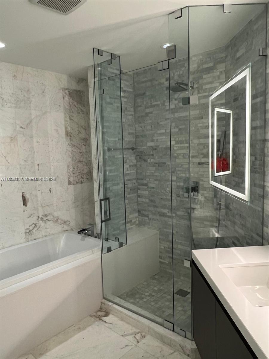 PARAMOUNT MIAMI WORLDCENT - Residential