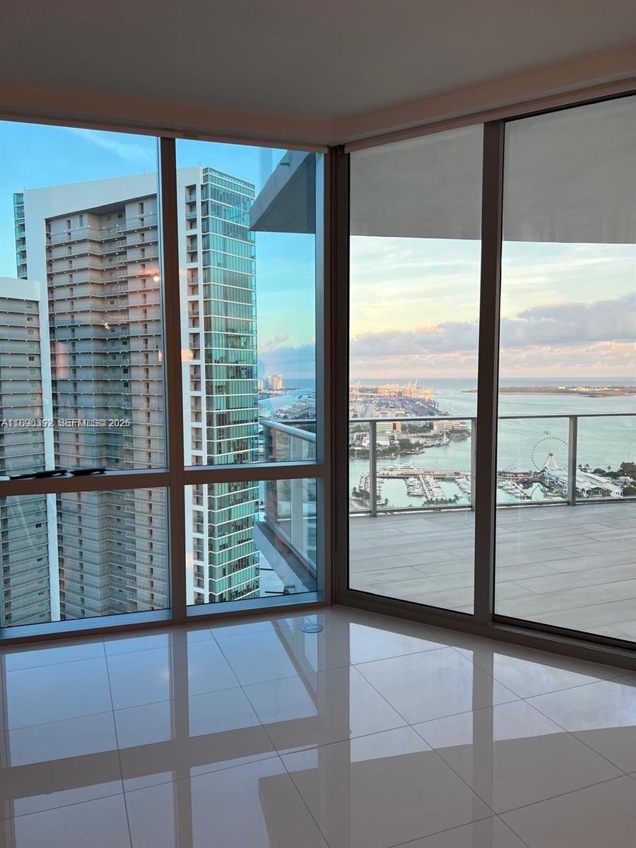 PARAMOUNT MIAMI WORLDCENT - Residential