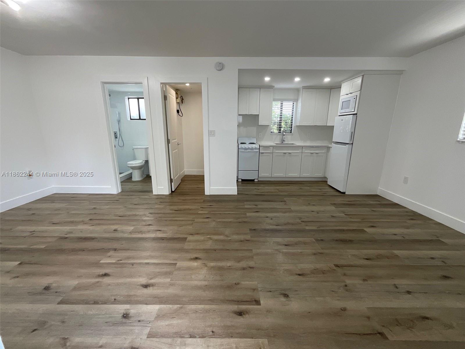 Must see beautifully remolded LARGE Studio!! One assigned parking space. Water/Trash included, Gated property, Washer and Dryer onsite. Move in requirements are 1st Month and 1 Month Security. Application fee $50 per adult Maximum 2 Persons. Quick Showing and Quick Approvals!!