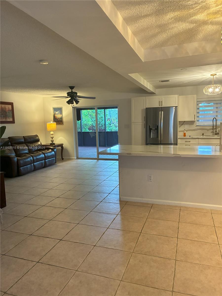 SPANISH LAKES - Residential