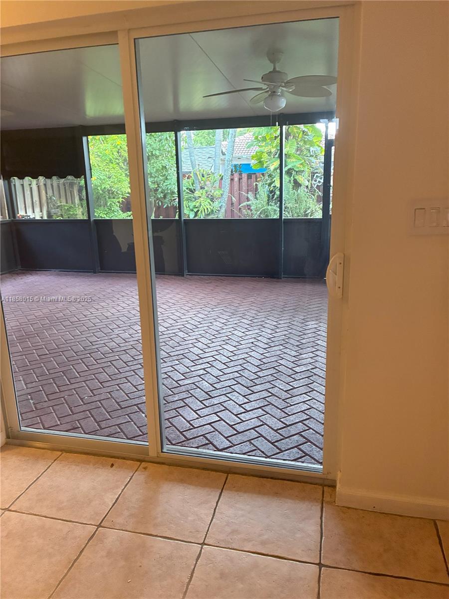 SPANISH LAKES - Residential