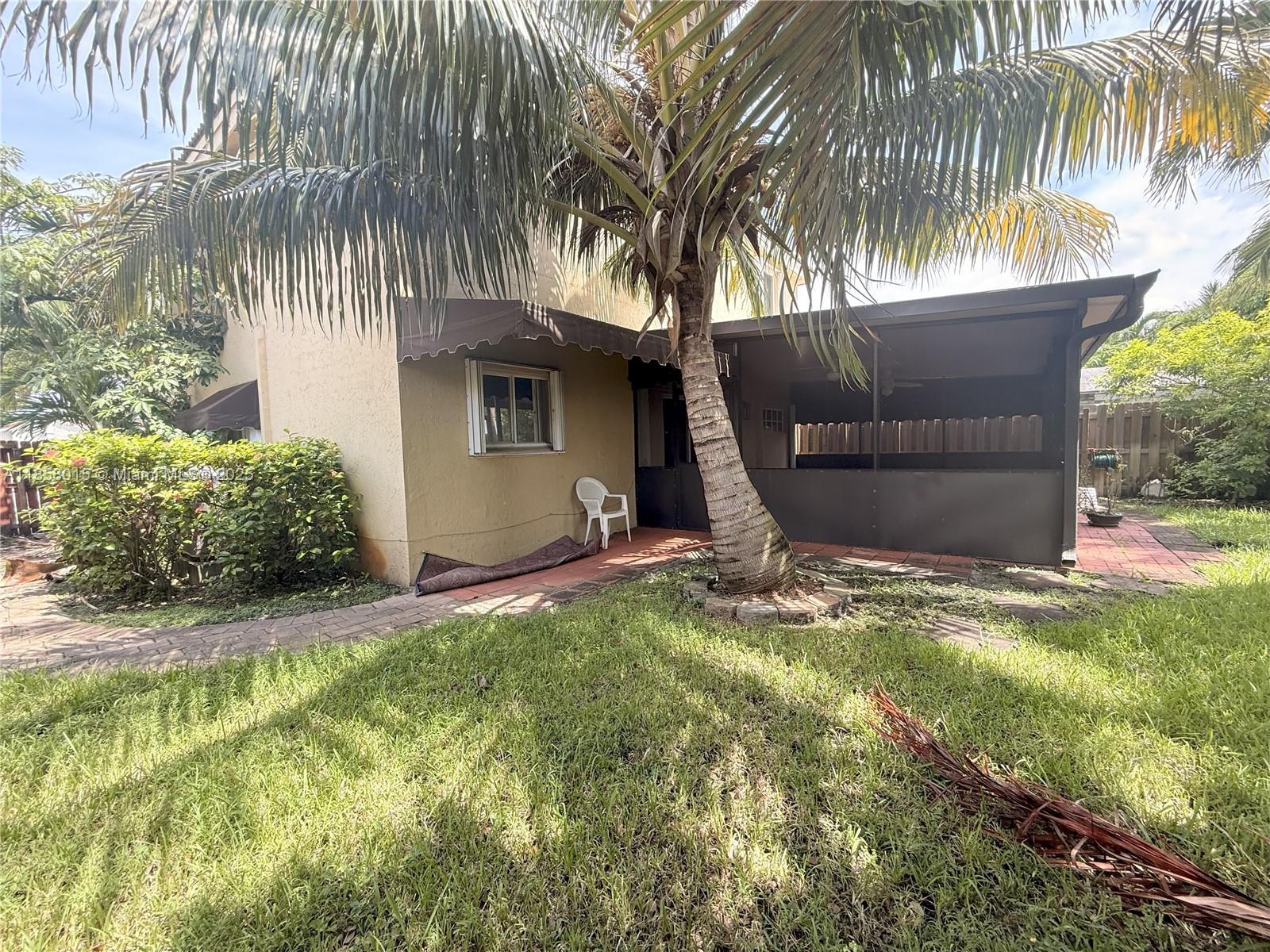 SPANISH LAKES - Residential