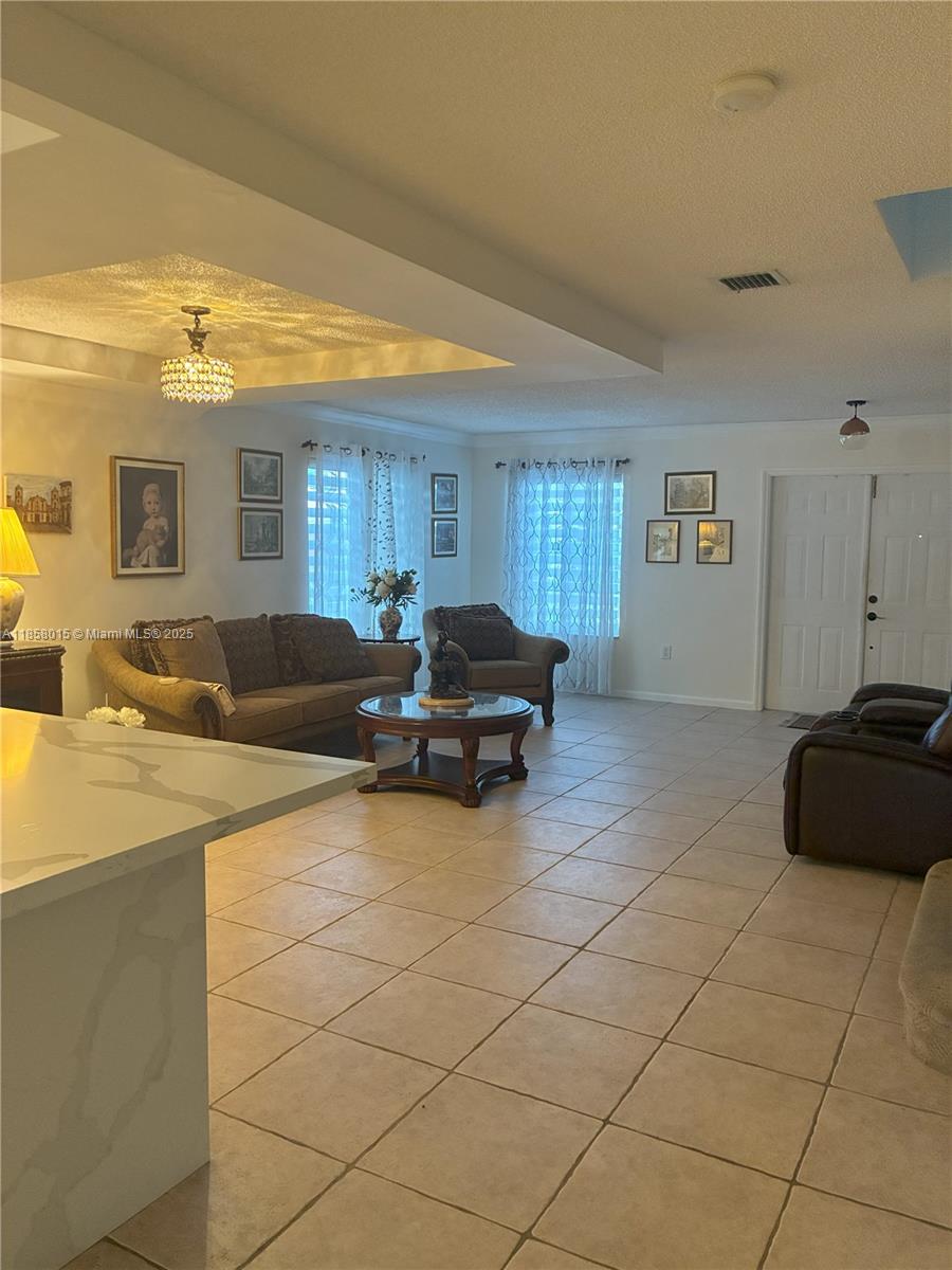 SPANISH LAKES - Residential