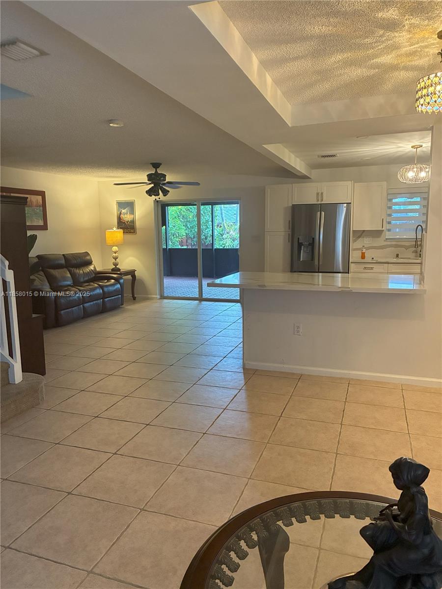 SPANISH LAKES - Residential