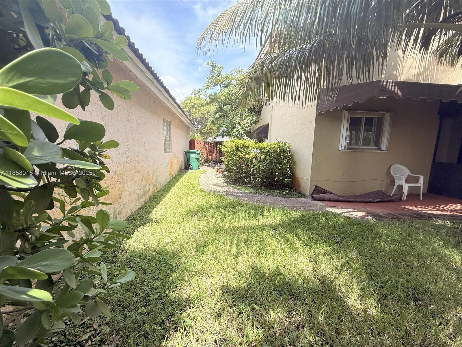 SPANISH LAKES - Residential