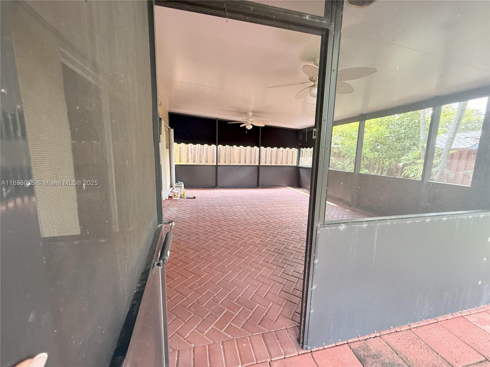 SPANISH LAKES - Residential