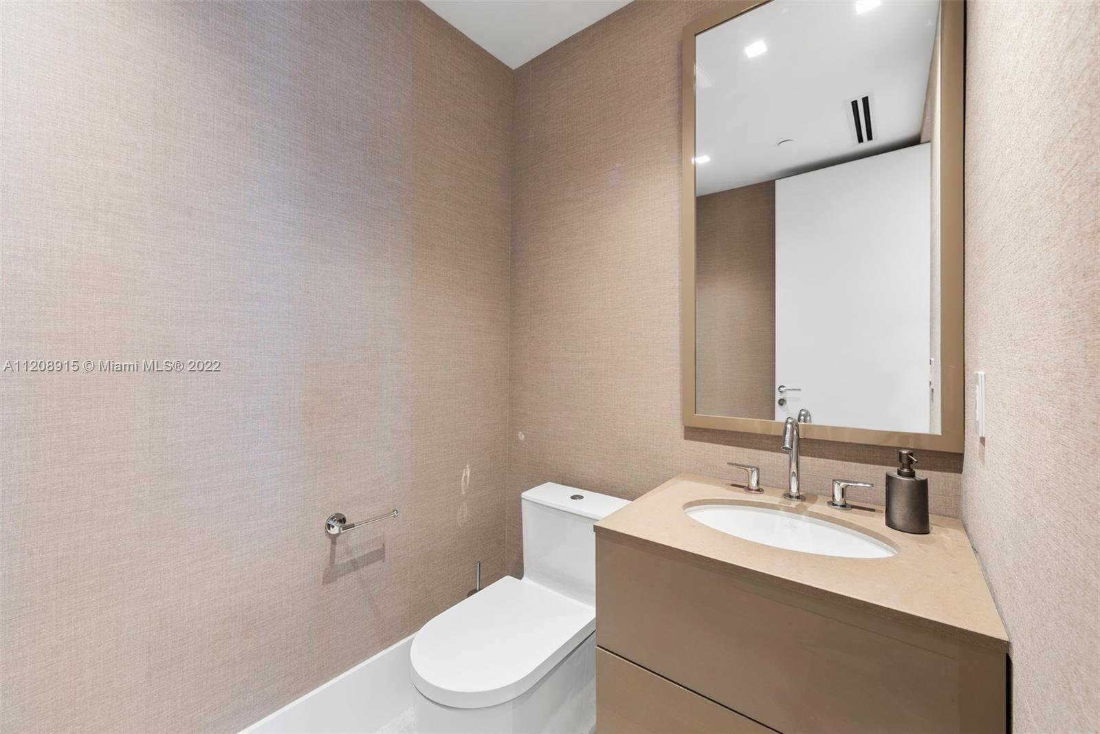 CONTINUUM ON SOUTH BEACH - Residential