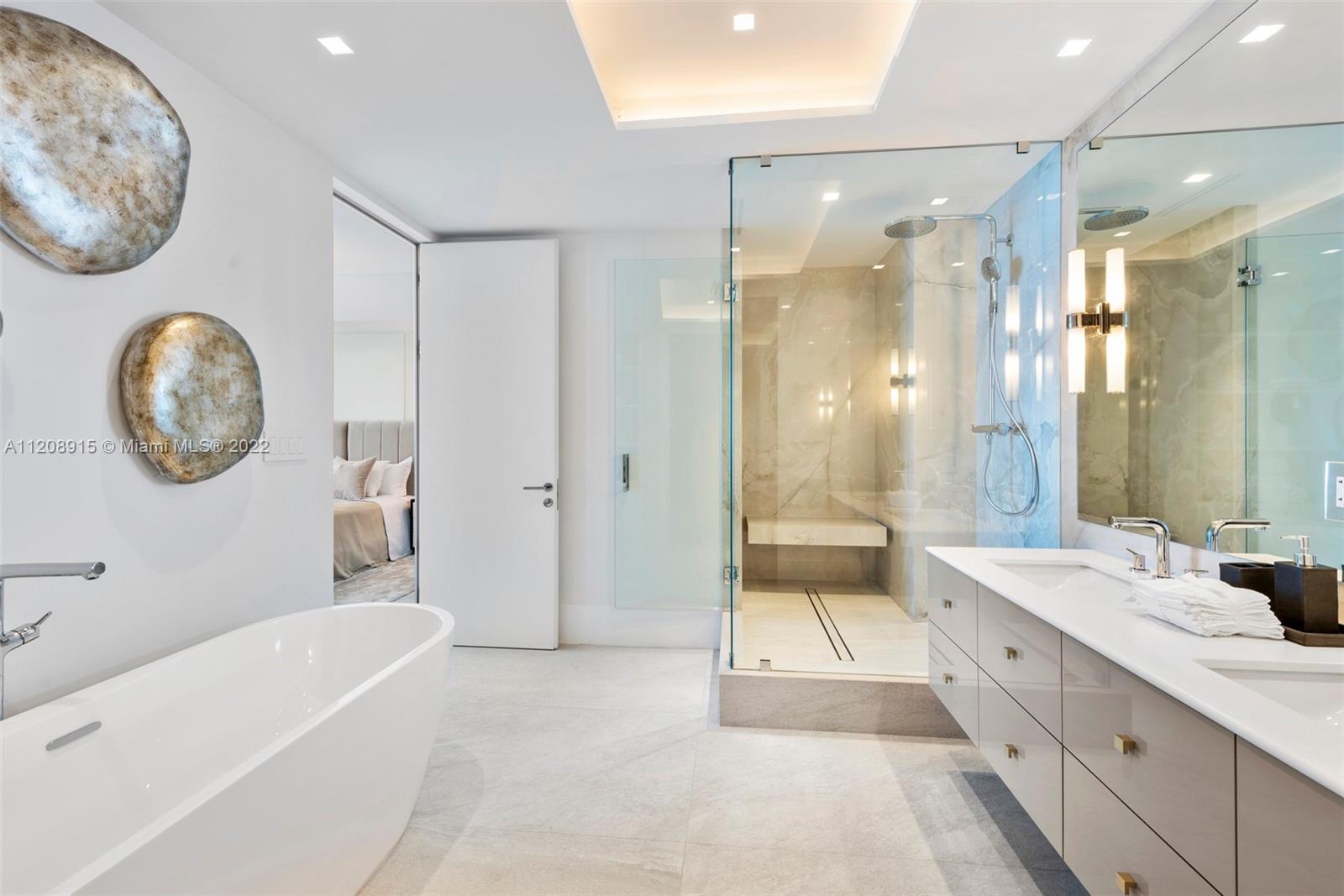 CONTINUUM ON SOUTH BEACH - Residential