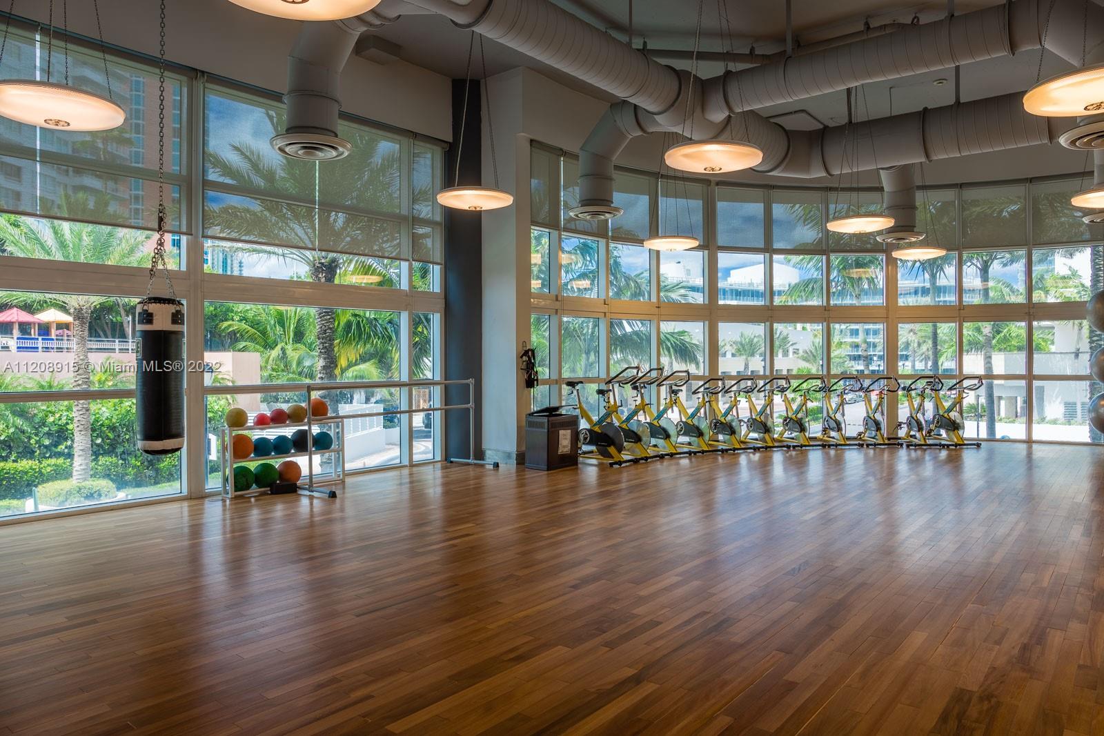 CONTINUUM ON SOUTH BEACH - Residential