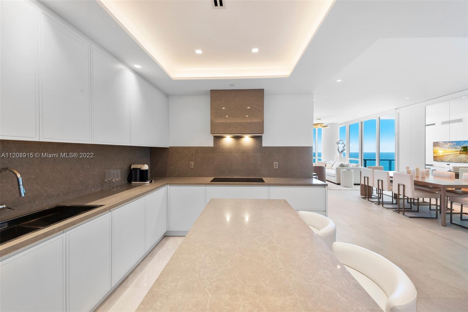 CONTINUUM ON SOUTH BEACH - Residential