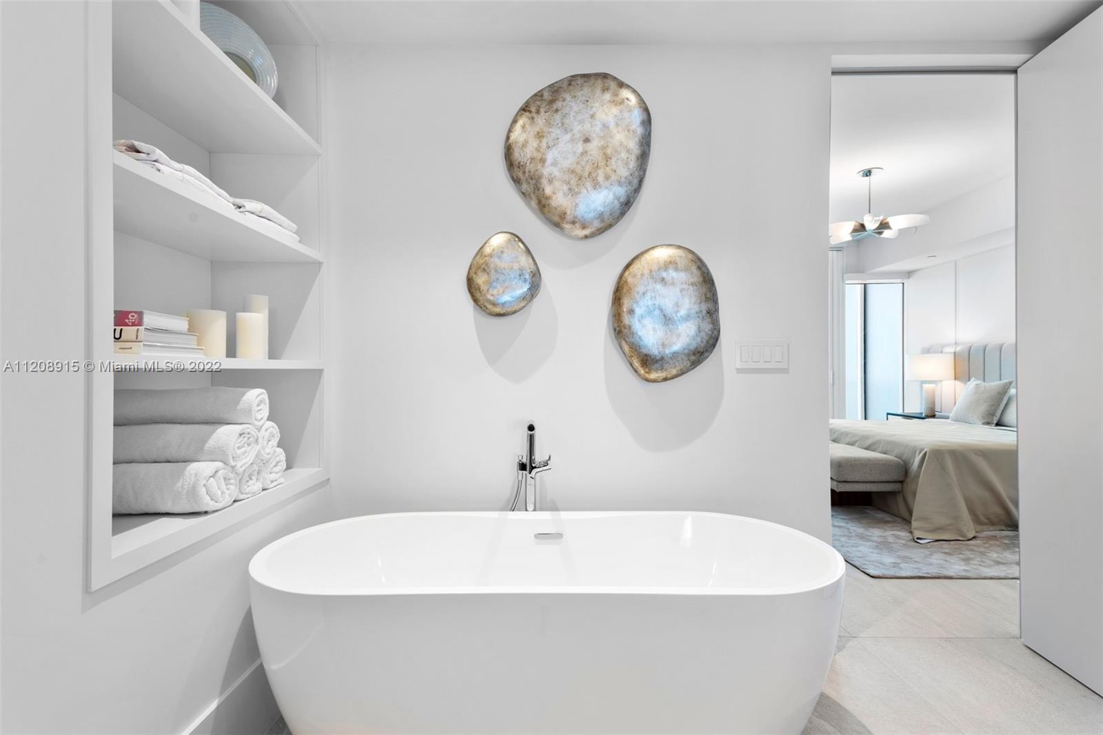 CONTINUUM ON SOUTH BEACH - Residential