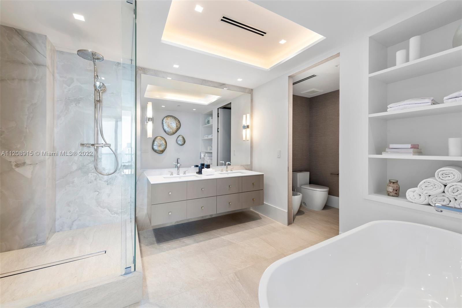 CONTINUUM ON SOUTH BEACH - Residential