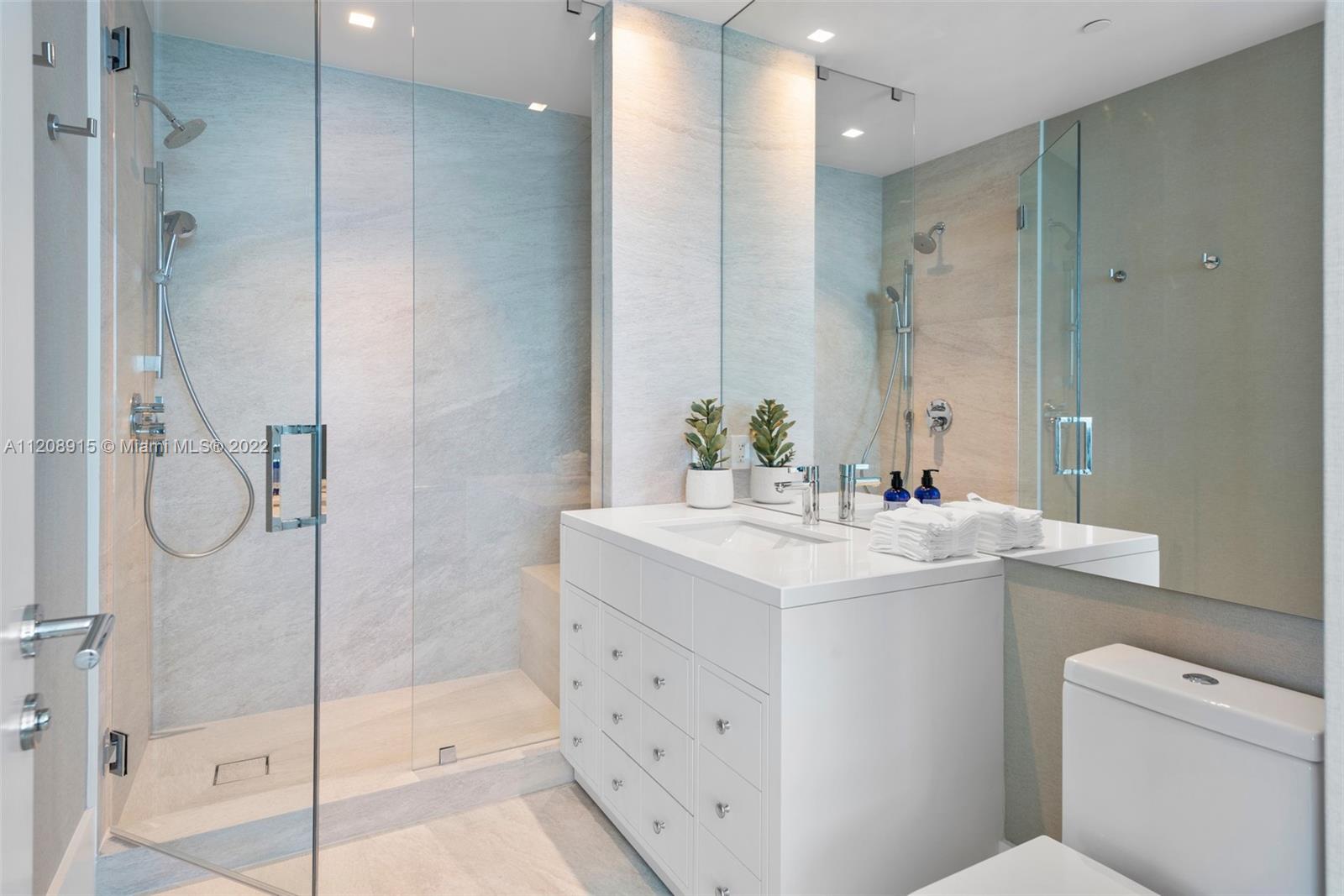 CONTINUUM ON SOUTH BEACH - Residential