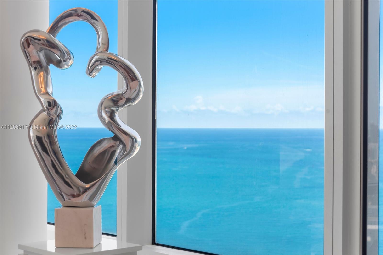 CONTINUUM ON SOUTH BEACH - Residential