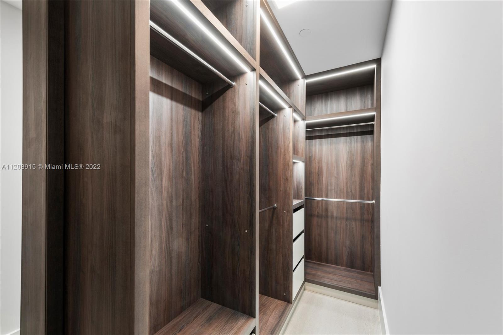 CONTINUUM ON SOUTH BEACH - Residential