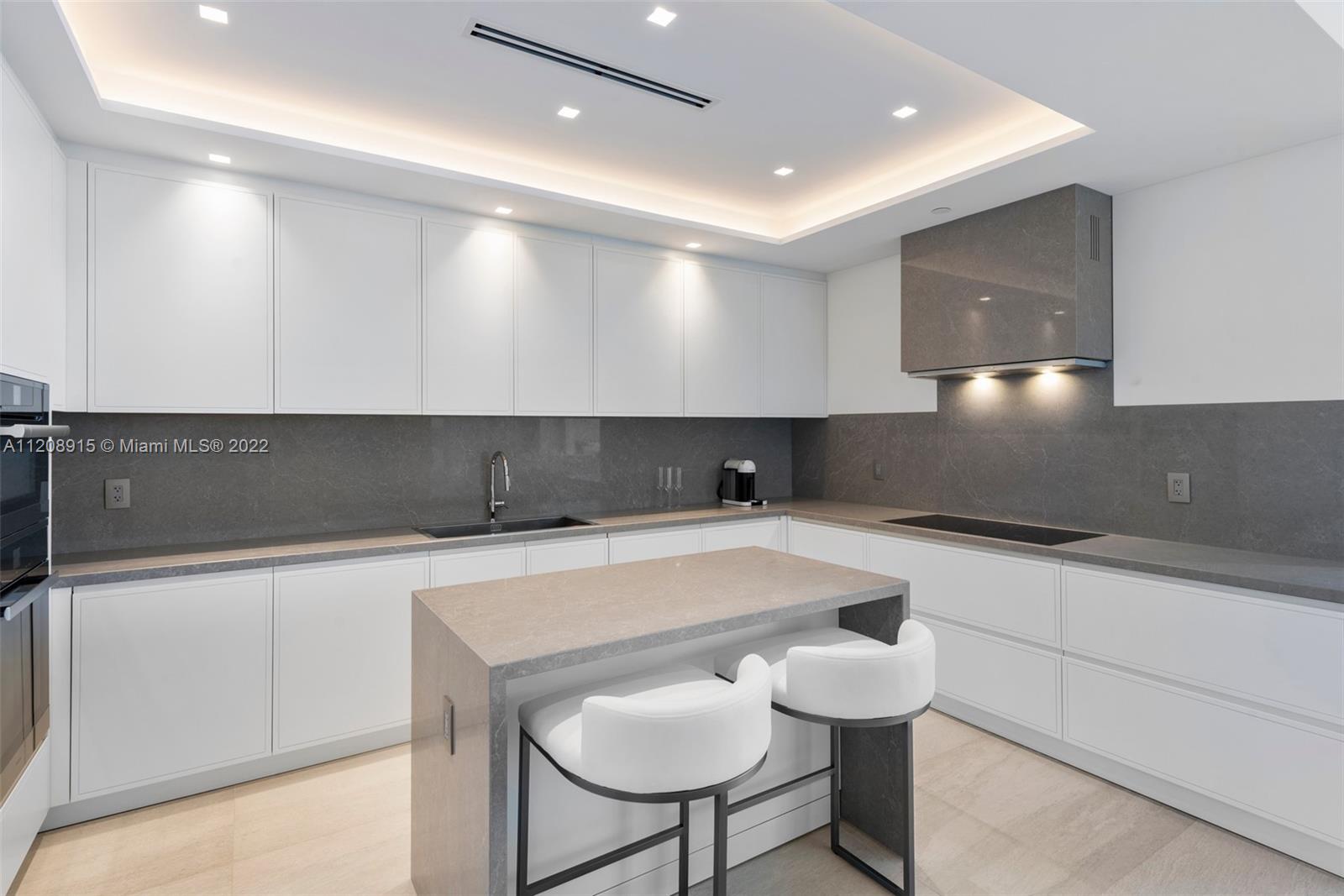 CONTINUUM ON SOUTH BEACH - Residential