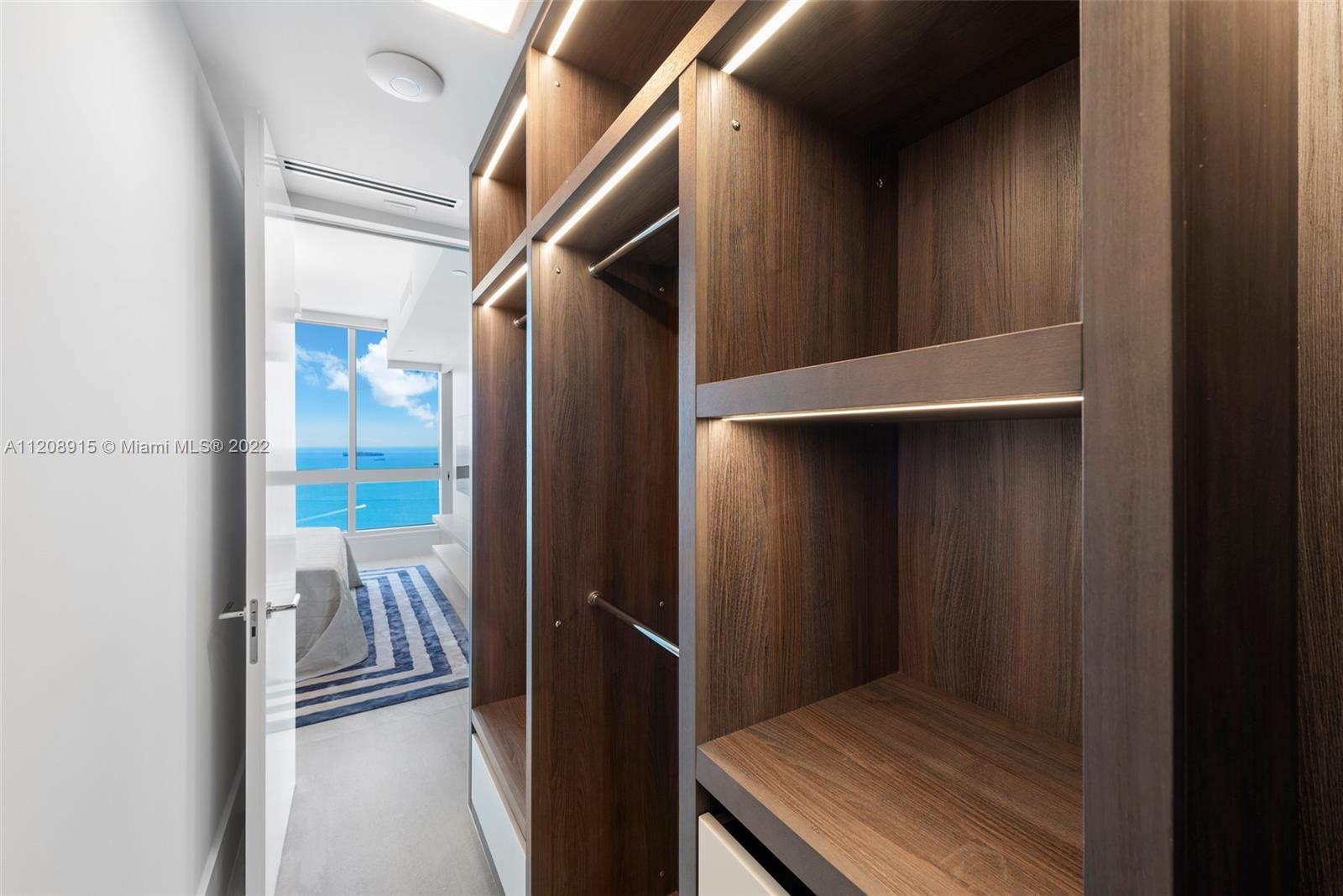 CONTINUUM ON SOUTH BEACH - Residential