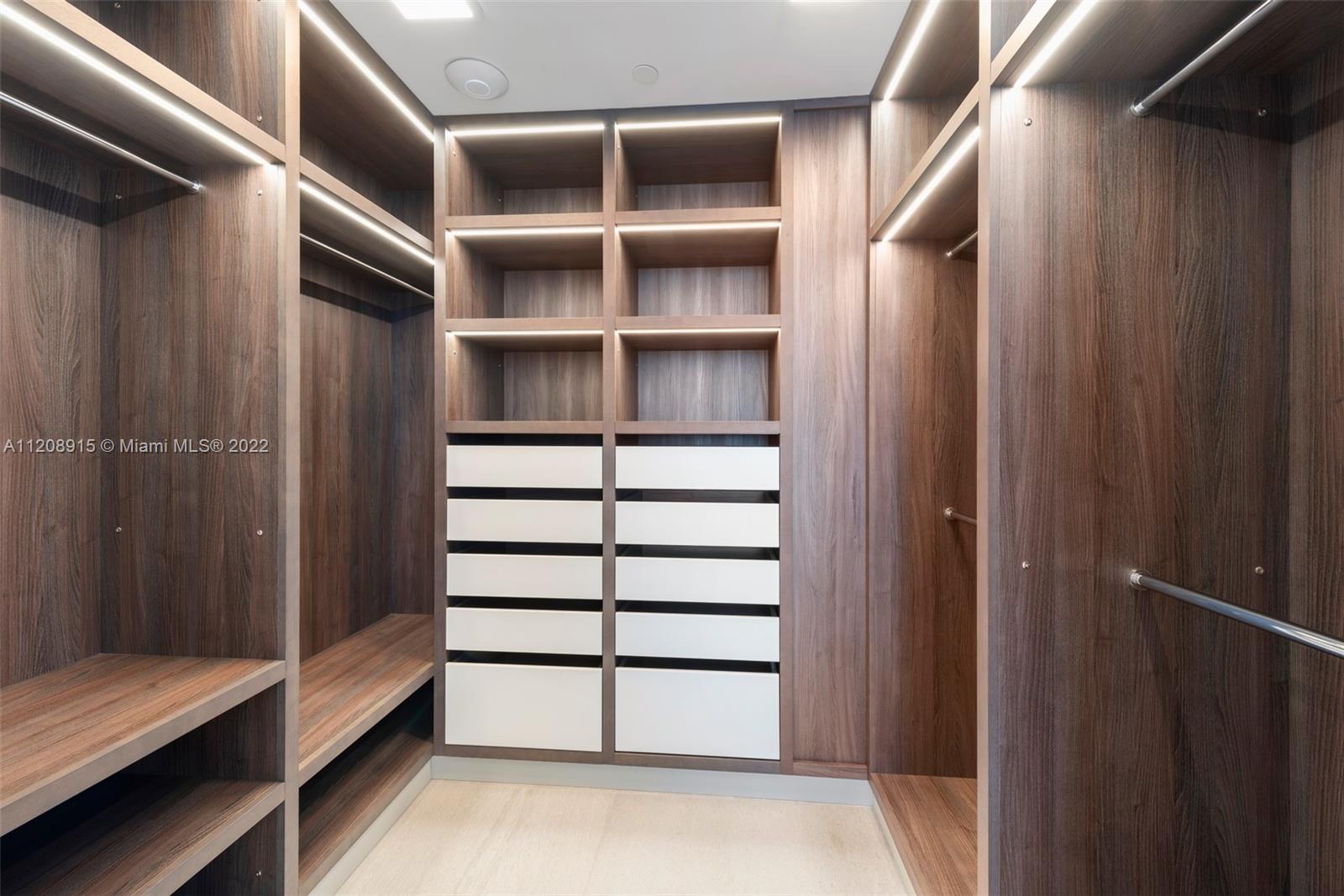 CONTINUUM ON SOUTH BEACH - Residential