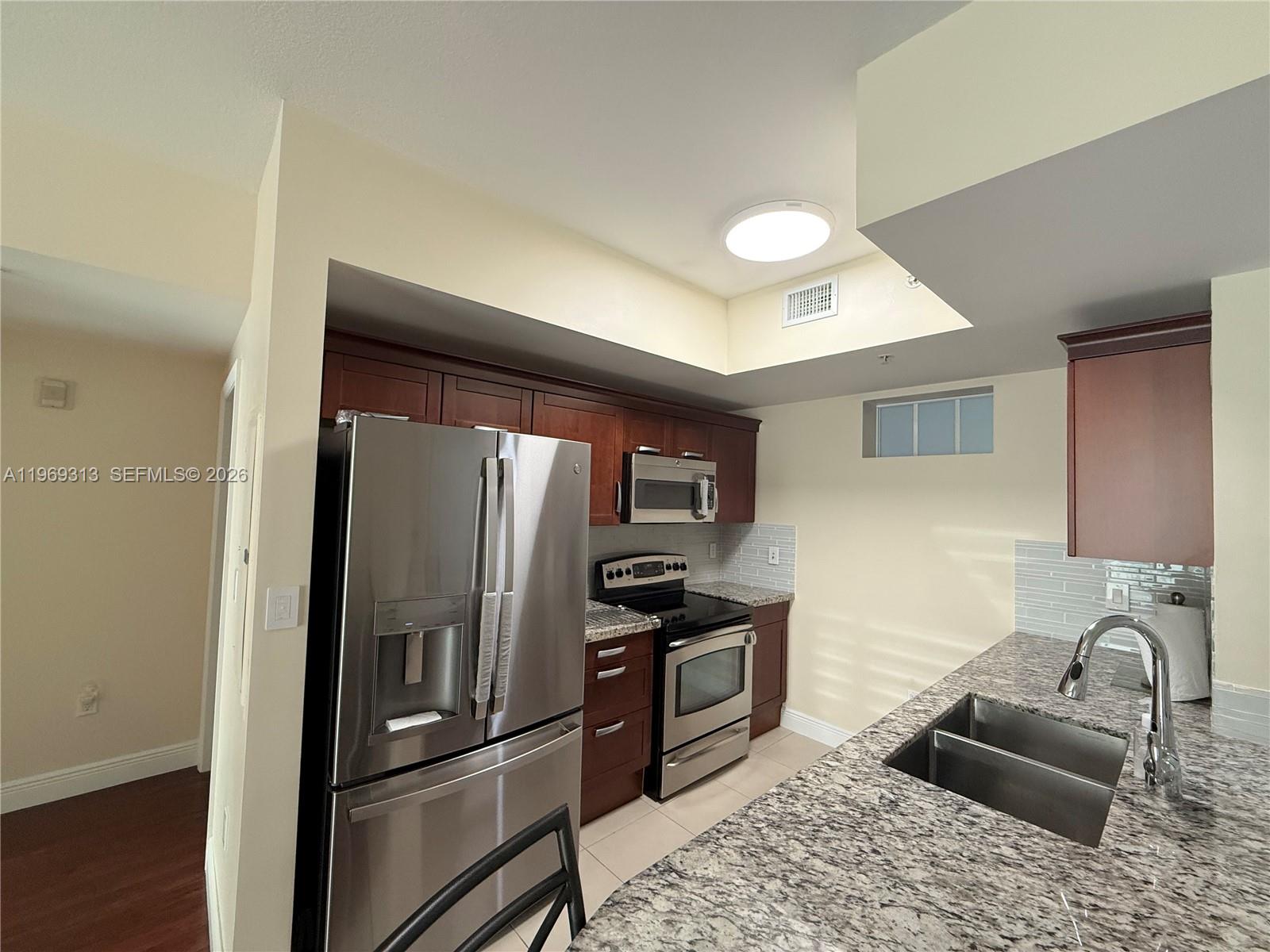 DOWNTOWN DADELAND CONDO N - Residential Lease