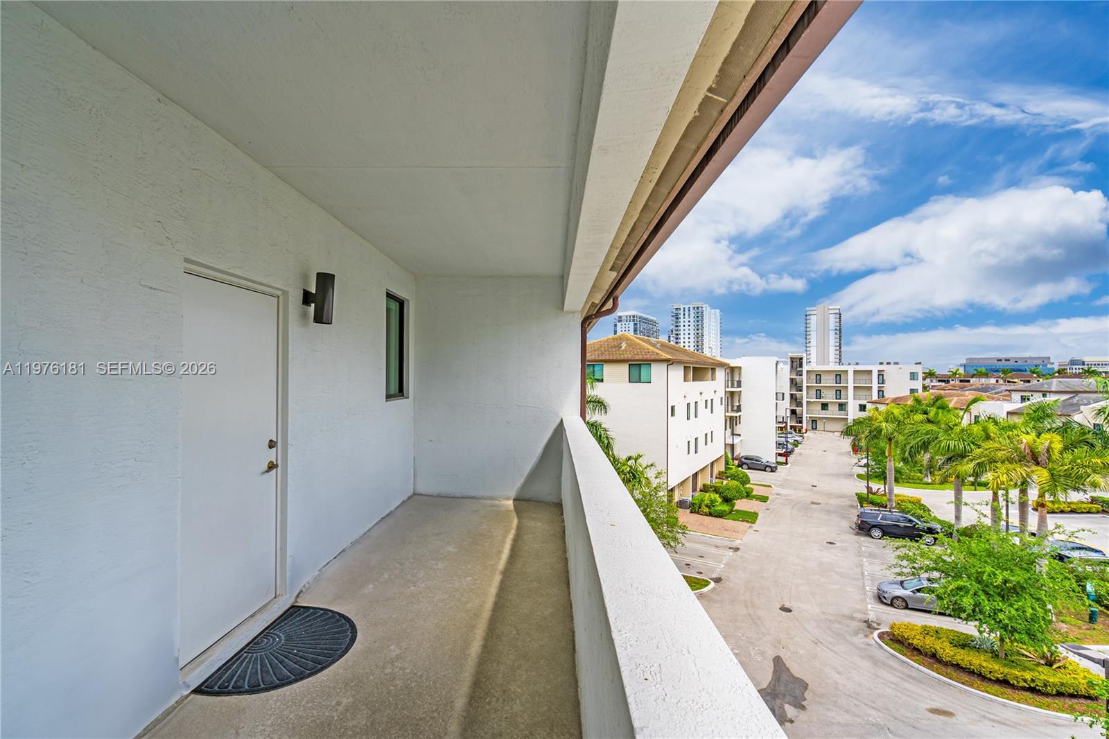 DOWNTOWN DORAL SOUTH PHAS - Residential