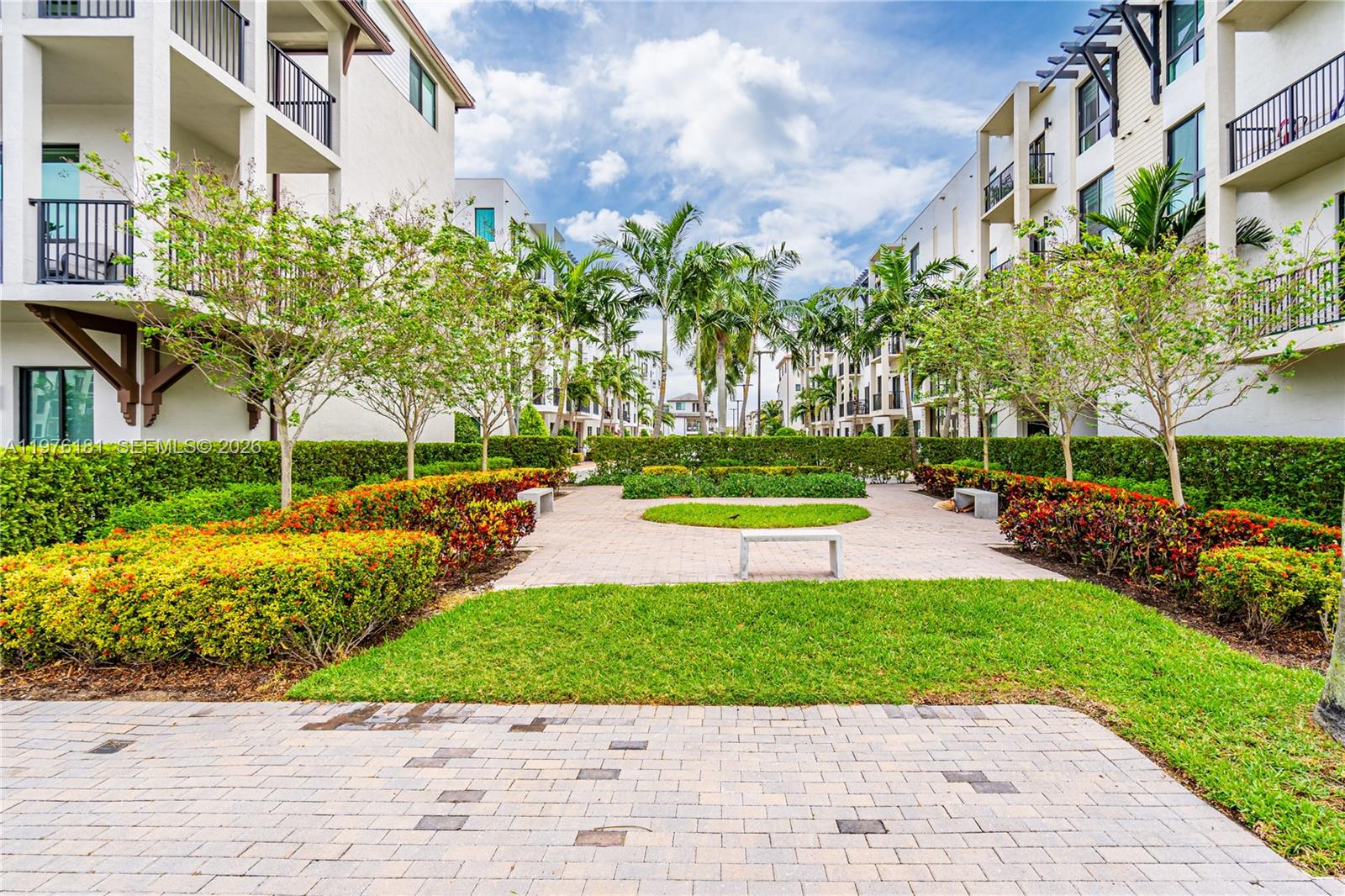 DOWNTOWN DORAL SOUTH PHAS - Residential