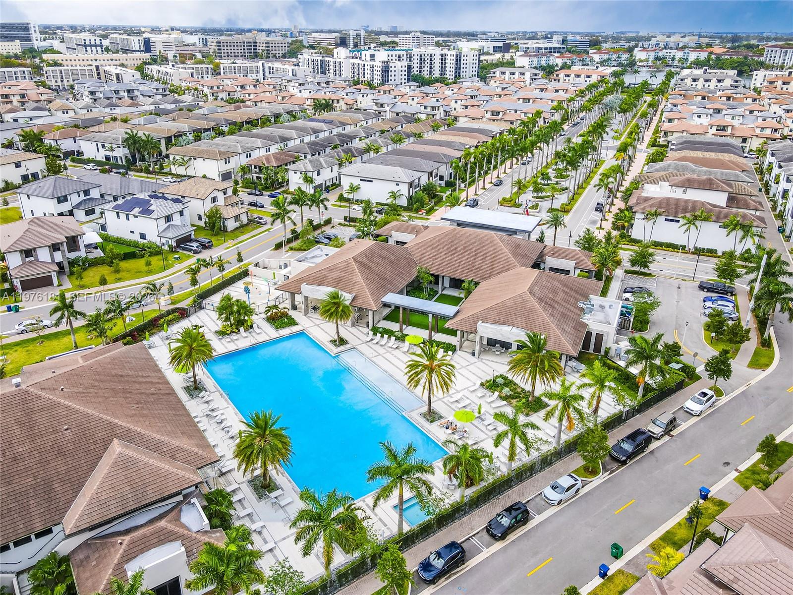 DOWNTOWN DORAL SOUTH PHAS - Residential