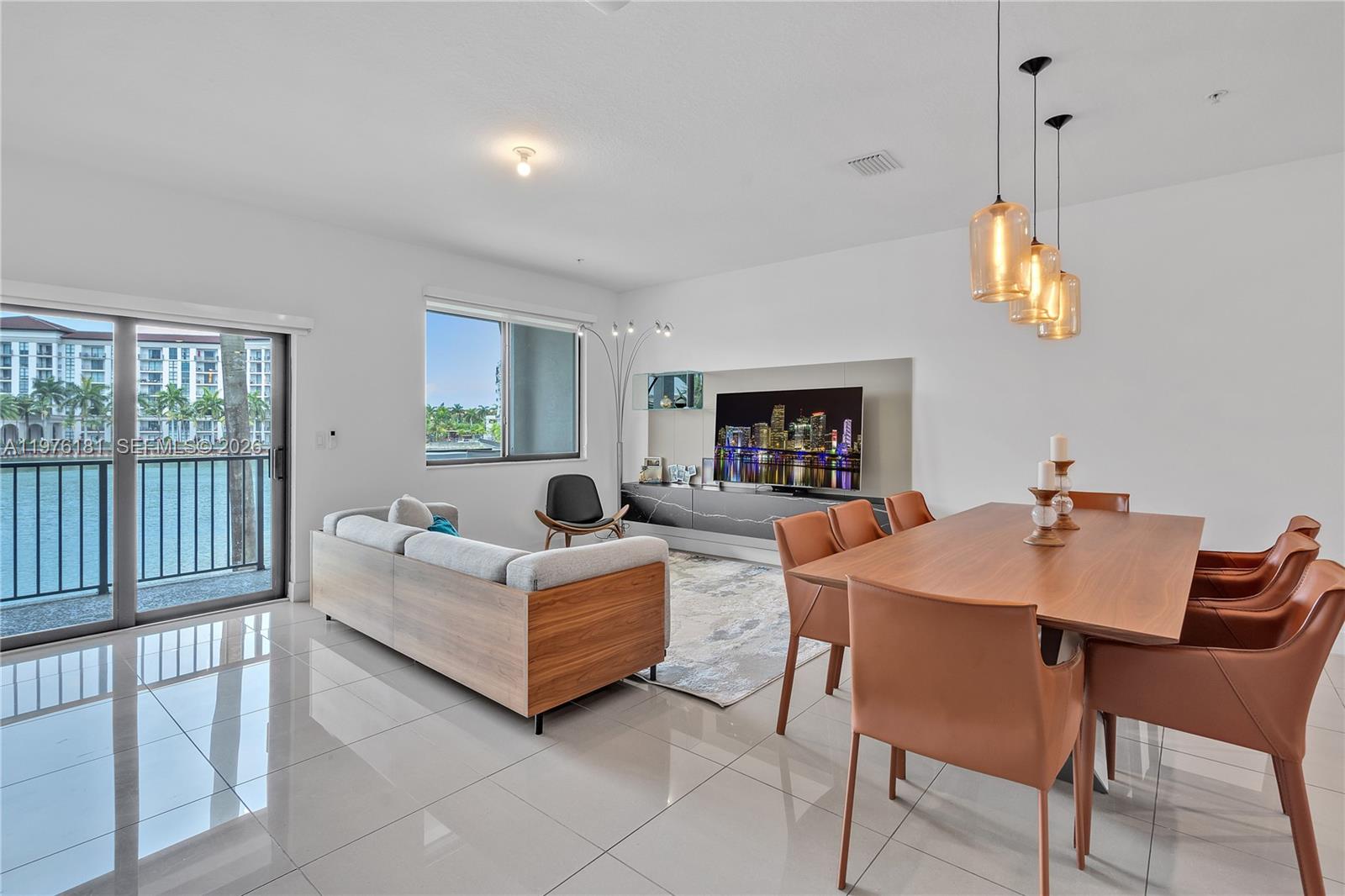 DOWNTOWN DORAL SOUTH PHAS - Residential