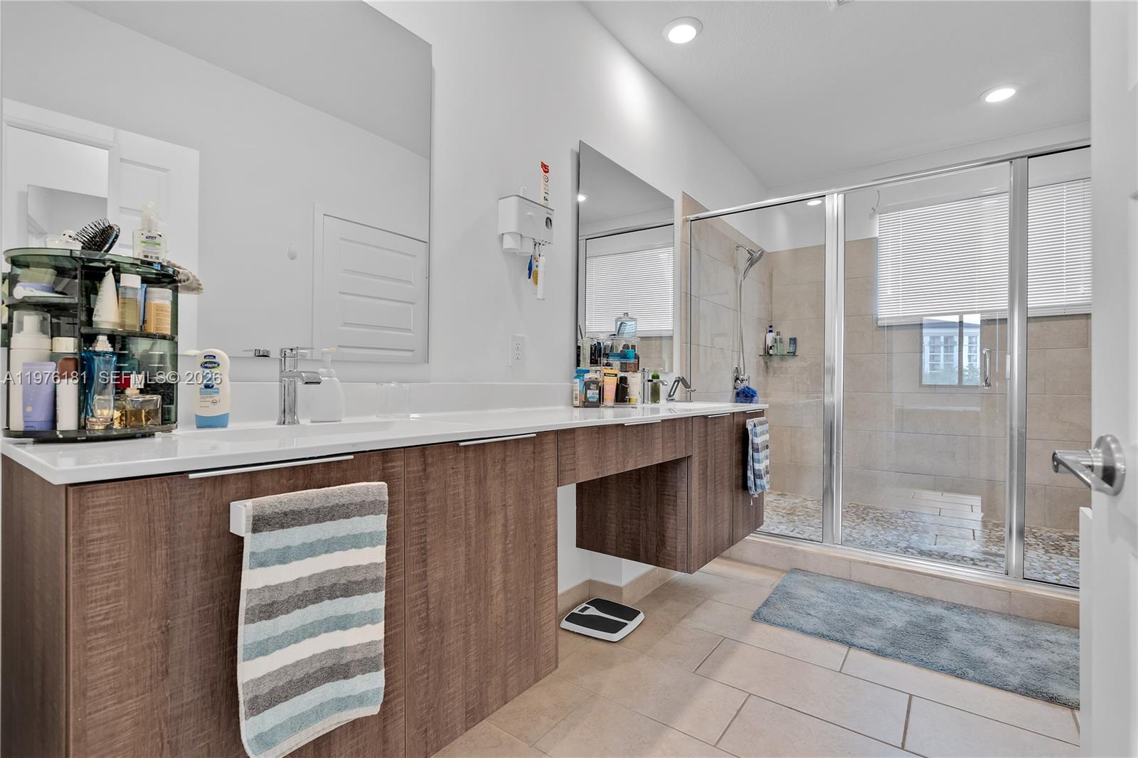 DOWNTOWN DORAL SOUTH PHAS - Residential