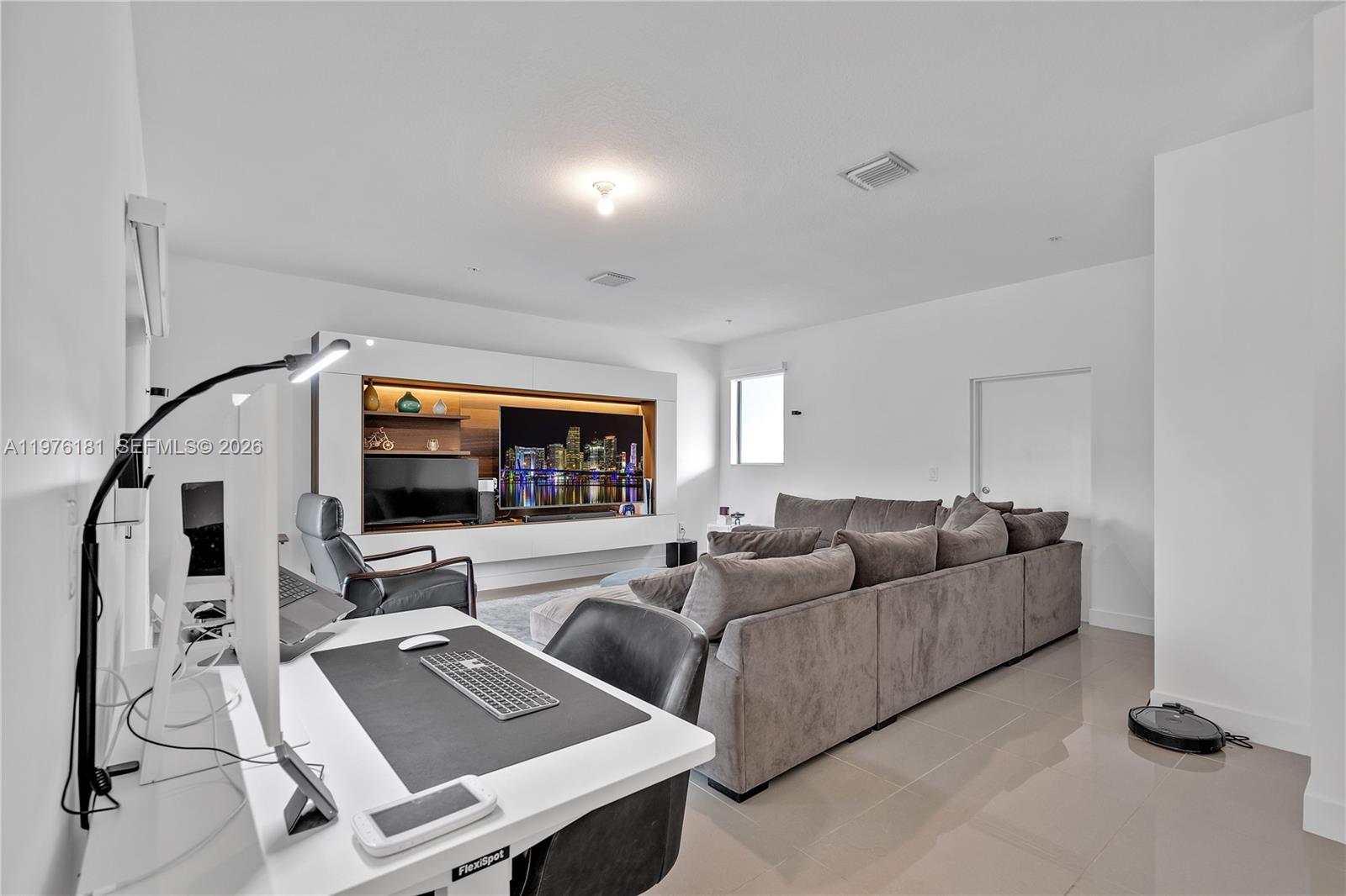 DOWNTOWN DORAL SOUTH PHAS - Residential