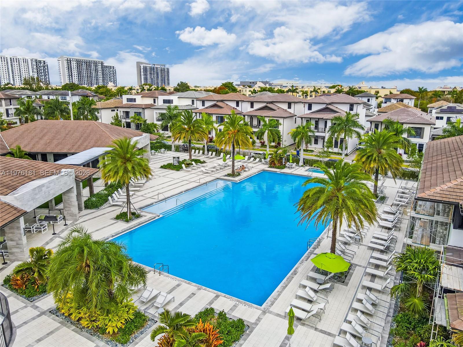 DOWNTOWN DORAL SOUTH PHAS - Residential