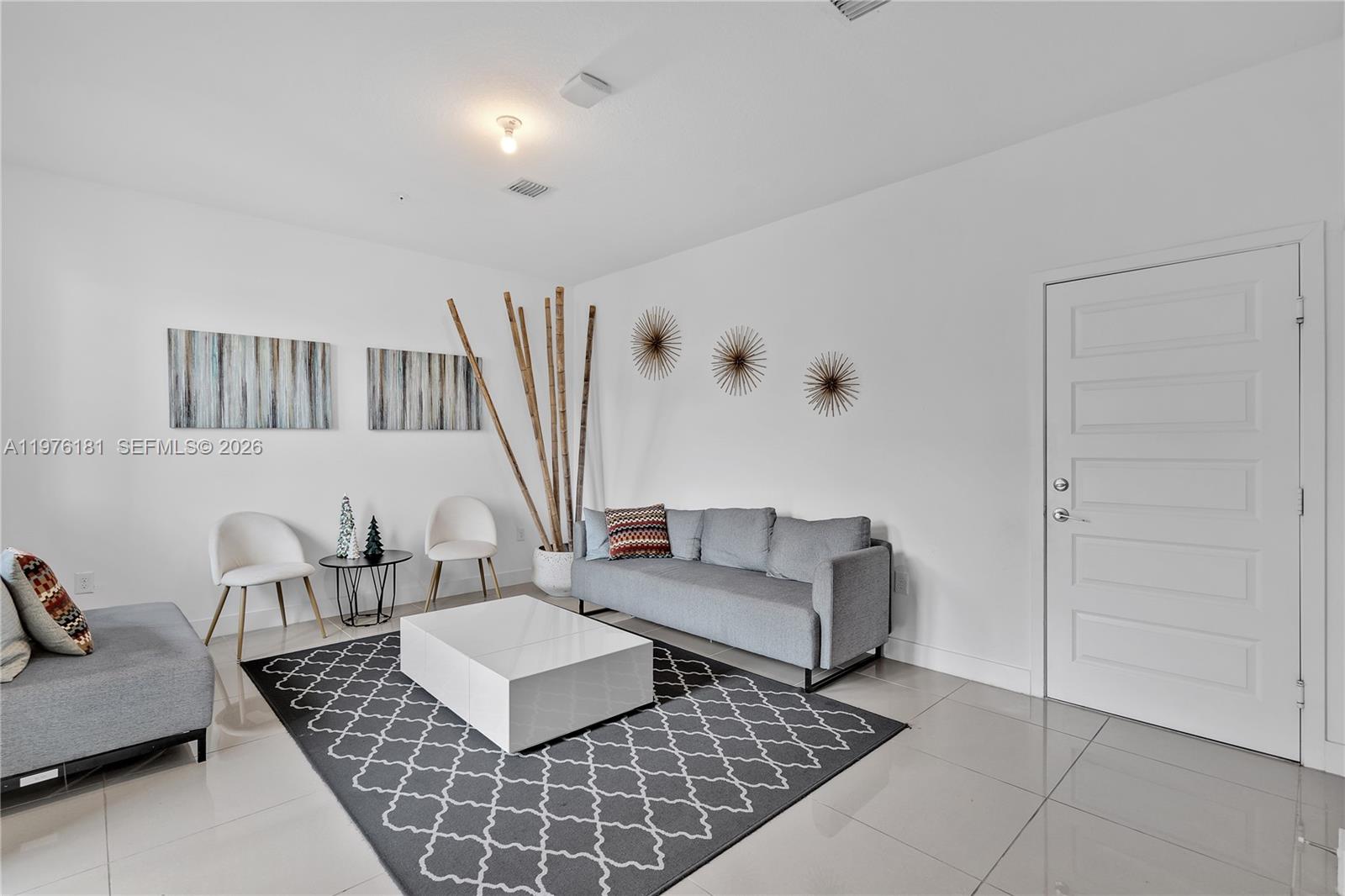 DOWNTOWN DORAL SOUTH PHAS - Residential