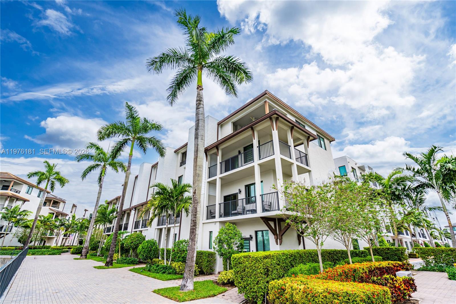 DOWNTOWN DORAL SOUTH PHAS - Residential