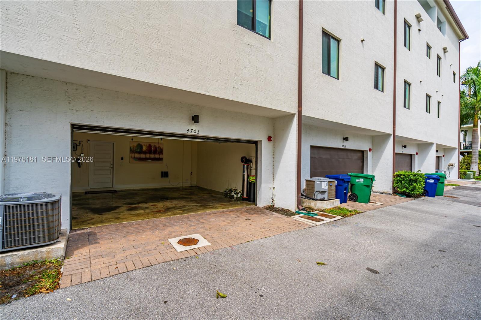 DOWNTOWN DORAL SOUTH PHAS - Residential