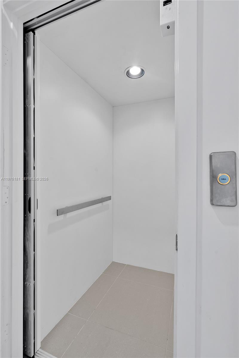 DOWNTOWN DORAL SOUTH PHAS - Residential