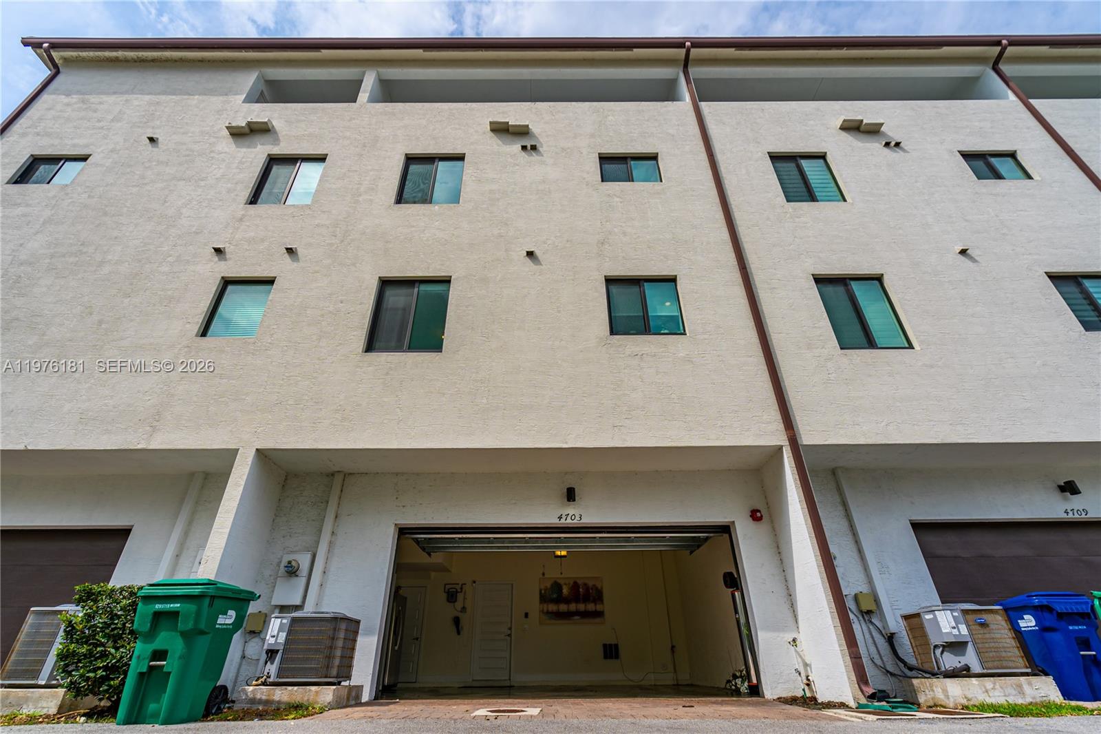 DOWNTOWN DORAL SOUTH PHAS - Residential