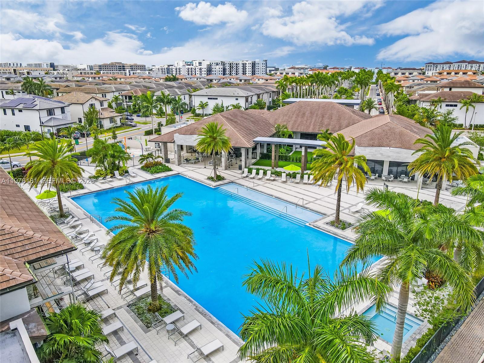 DOWNTOWN DORAL SOUTH PHAS - Residential