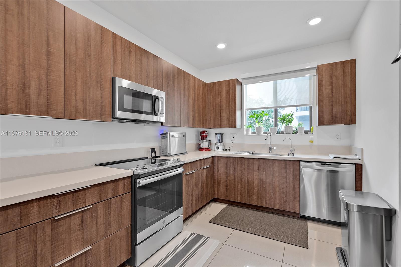 DOWNTOWN DORAL SOUTH PHAS - Residential