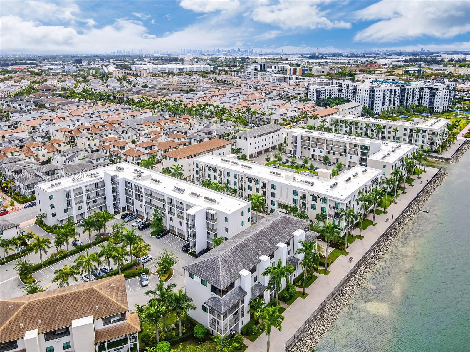 DOWNTOWN DORAL SOUTH PHAS - Residential